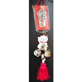 Omamori Maneki neko díszítéssel