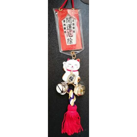 Omamori Maneki neko díszítéssel