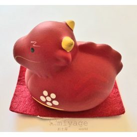 Piros szerencsehozó sárkány dekoráció