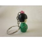 Kokeshi baba kulcstartó - zöld