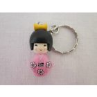 Kokeshi baba kulcstartó - rózsaszín