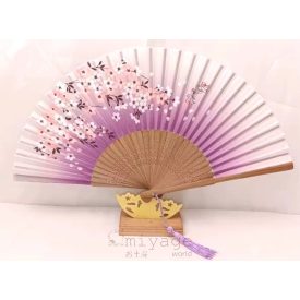 Lila legyező sakura díszítéssel-zöld